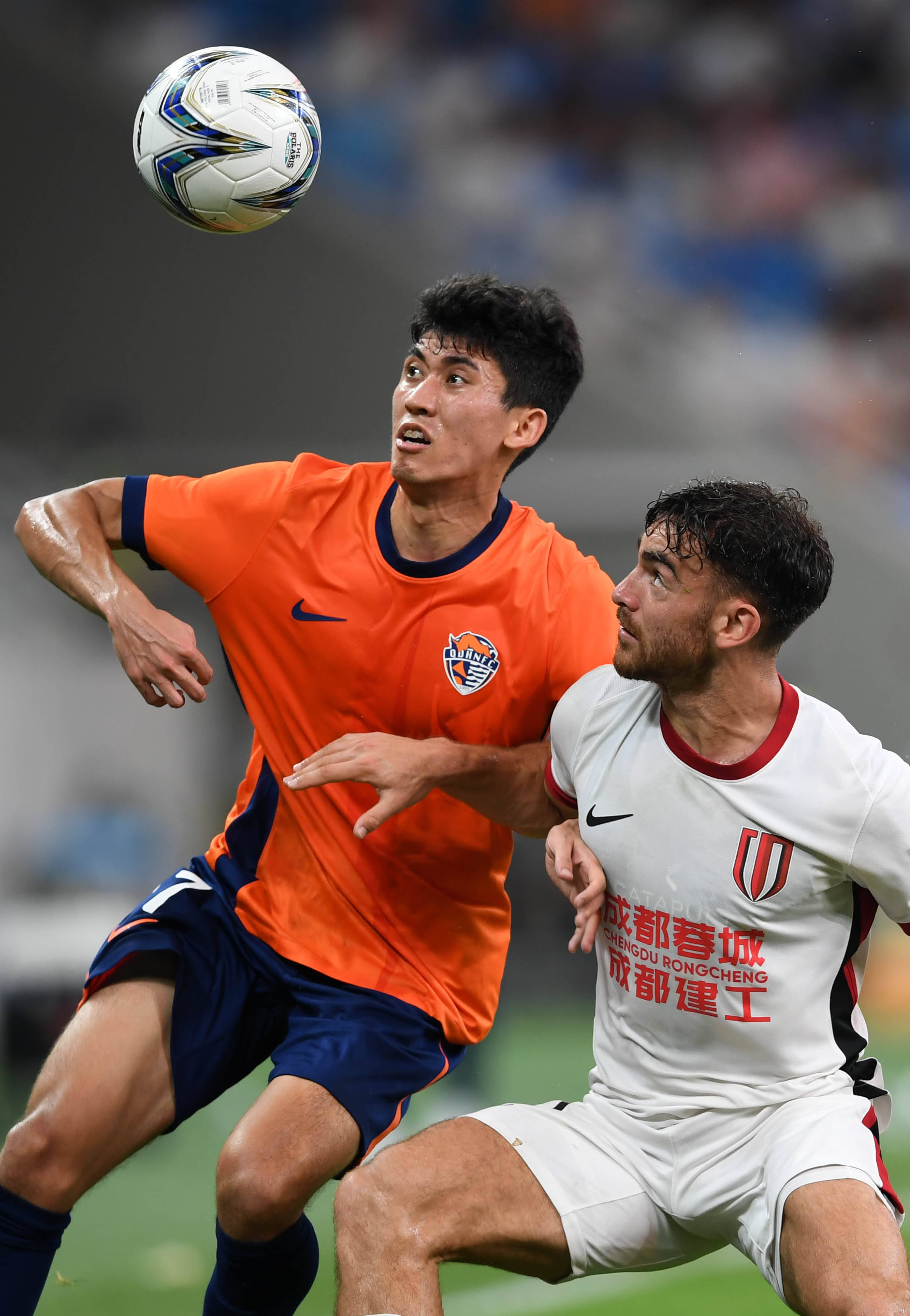 华体会官方网站-成都蓉城训练开放日，今晚调整名单引欢呼，西甲在即，训练强度明显提升的简单介绍